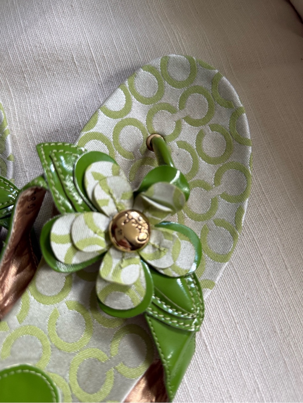 COACH Vintage Y2K Pattey Signature thong sandal in green colorway - Picture 2 of 6